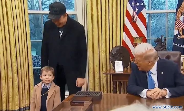 当地时间2月11日，马斯克带儿子X在白宫椭圆形办公室召开记者会。 视频截图